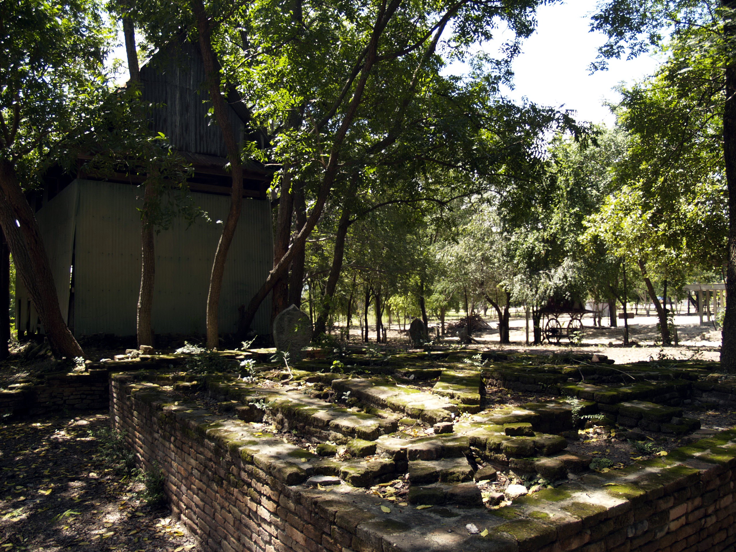 แหล่งโบราณคดีบ้านพรหมทินใต้