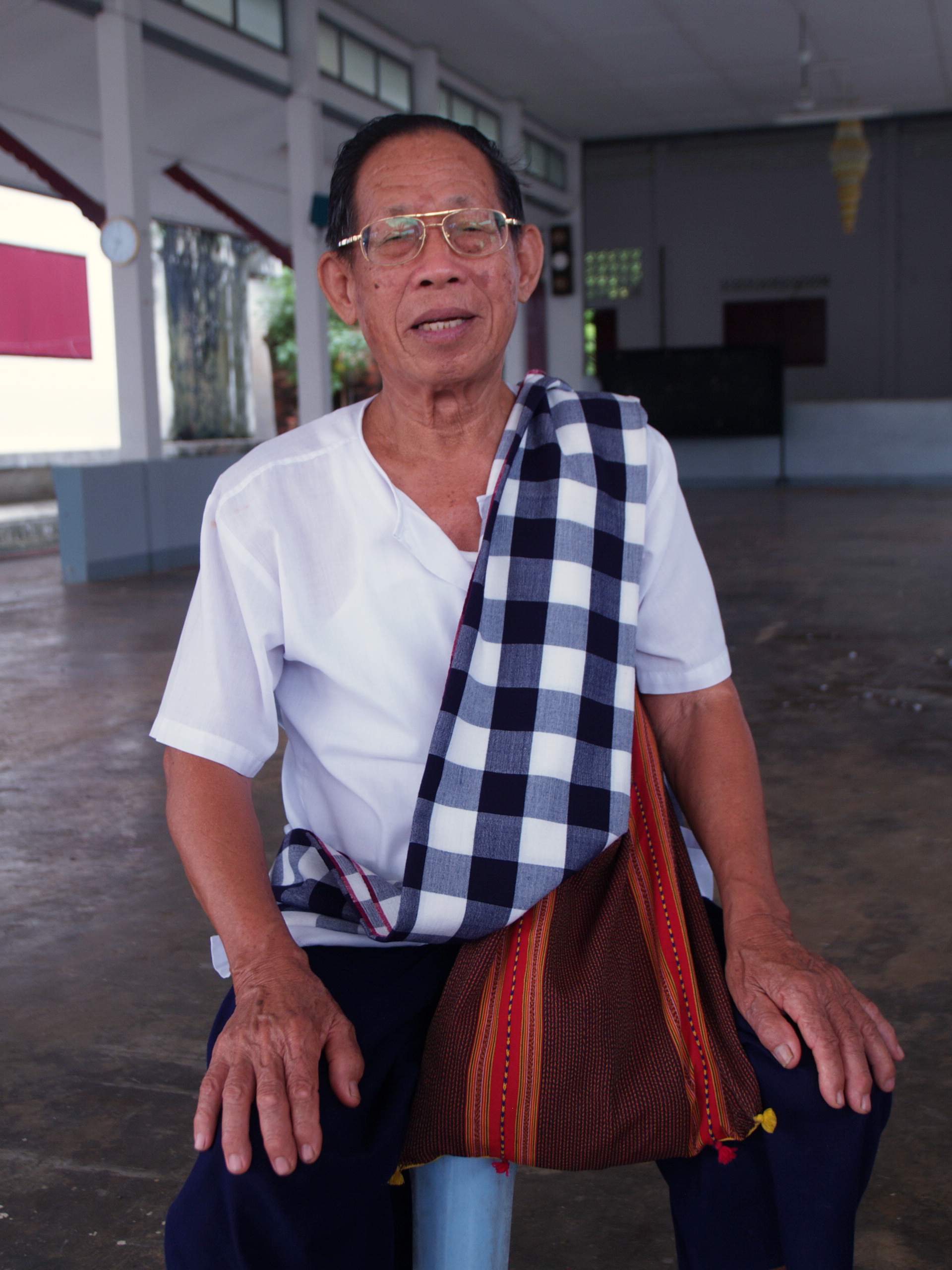 การเครื่องแต่งกายไทยพวน (บ้านหาดเสี้ยว)