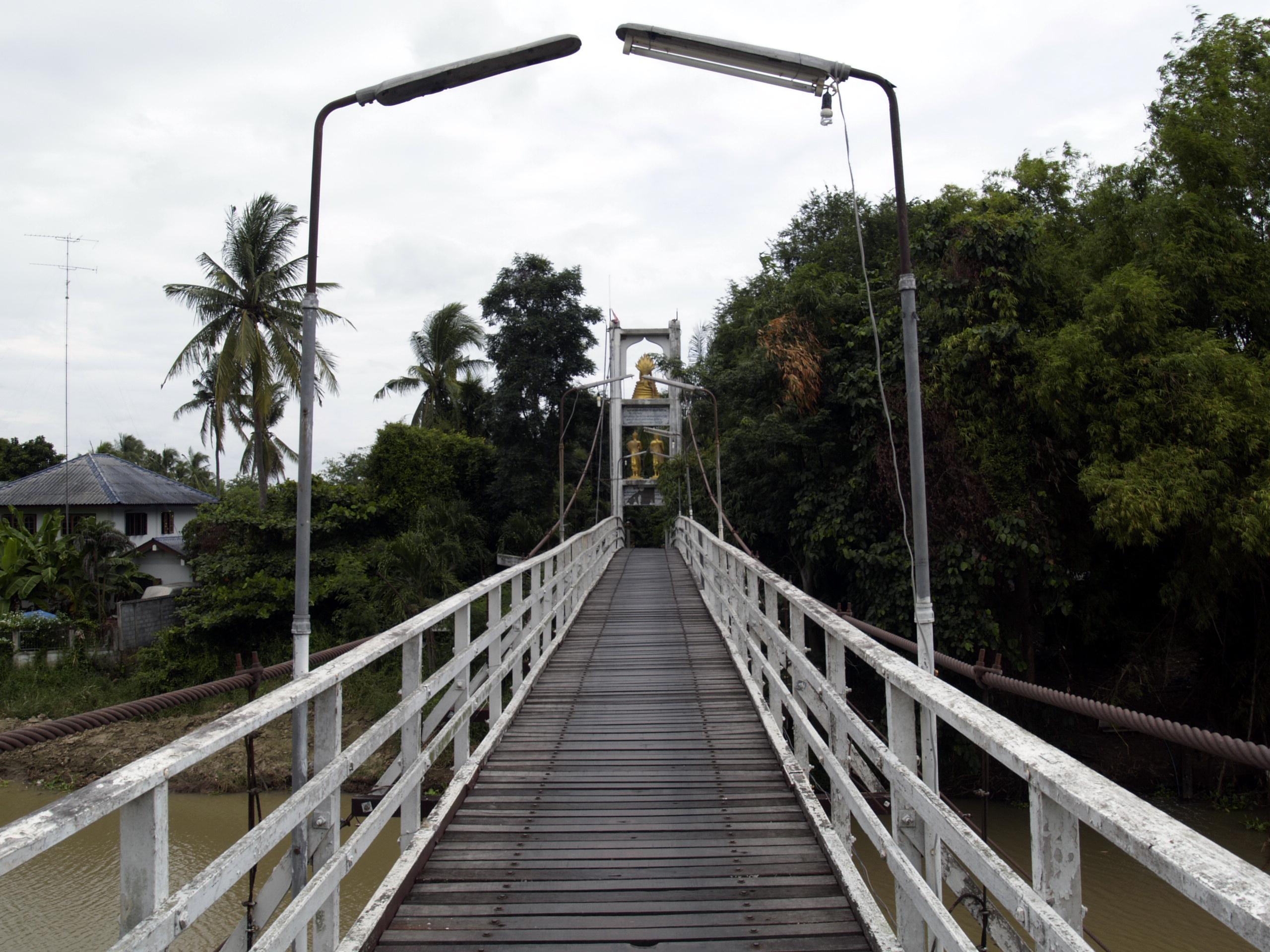 สะพานไม้วัดสามชุก