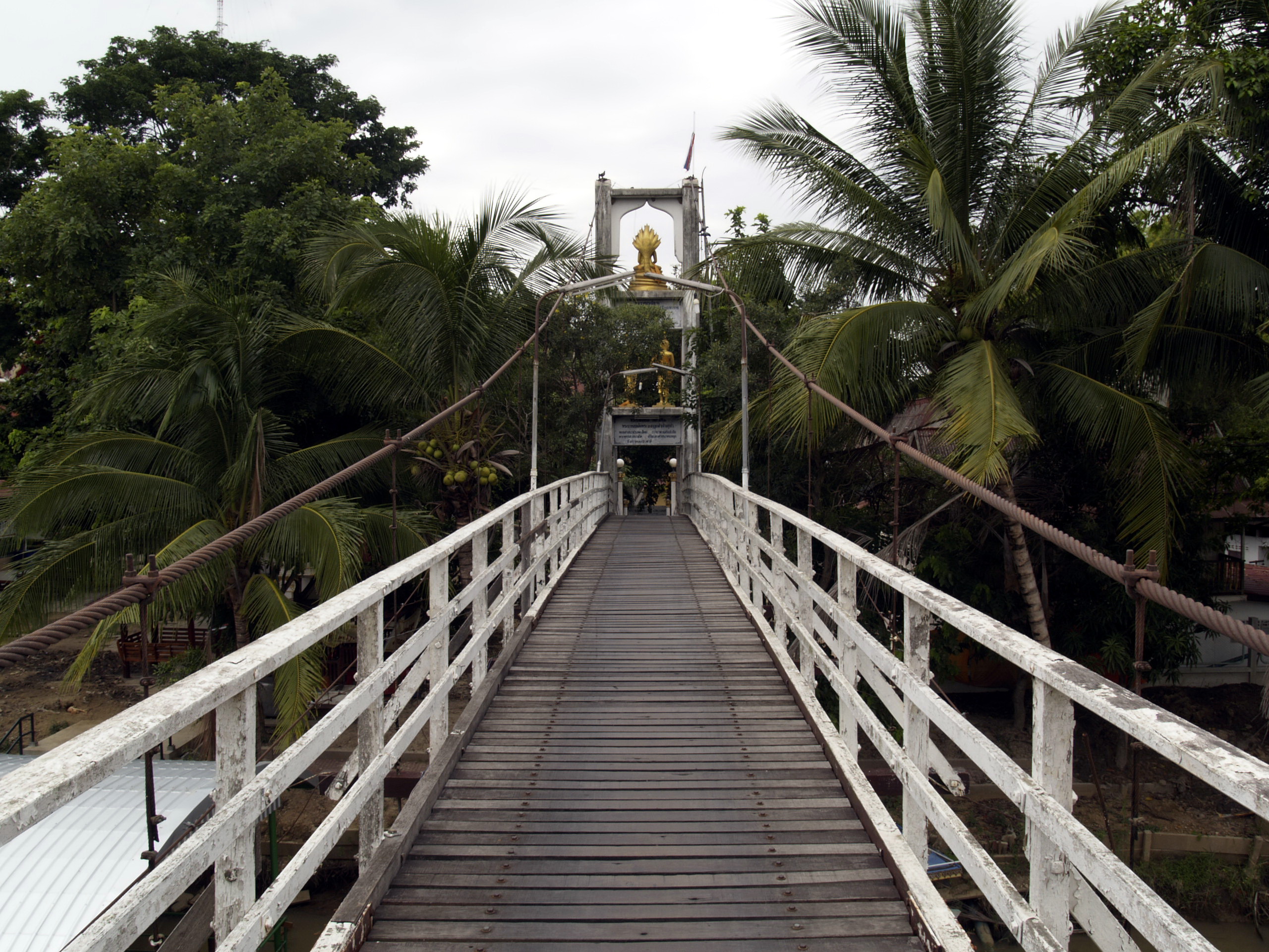 สะพานไม้วัดสามชุก