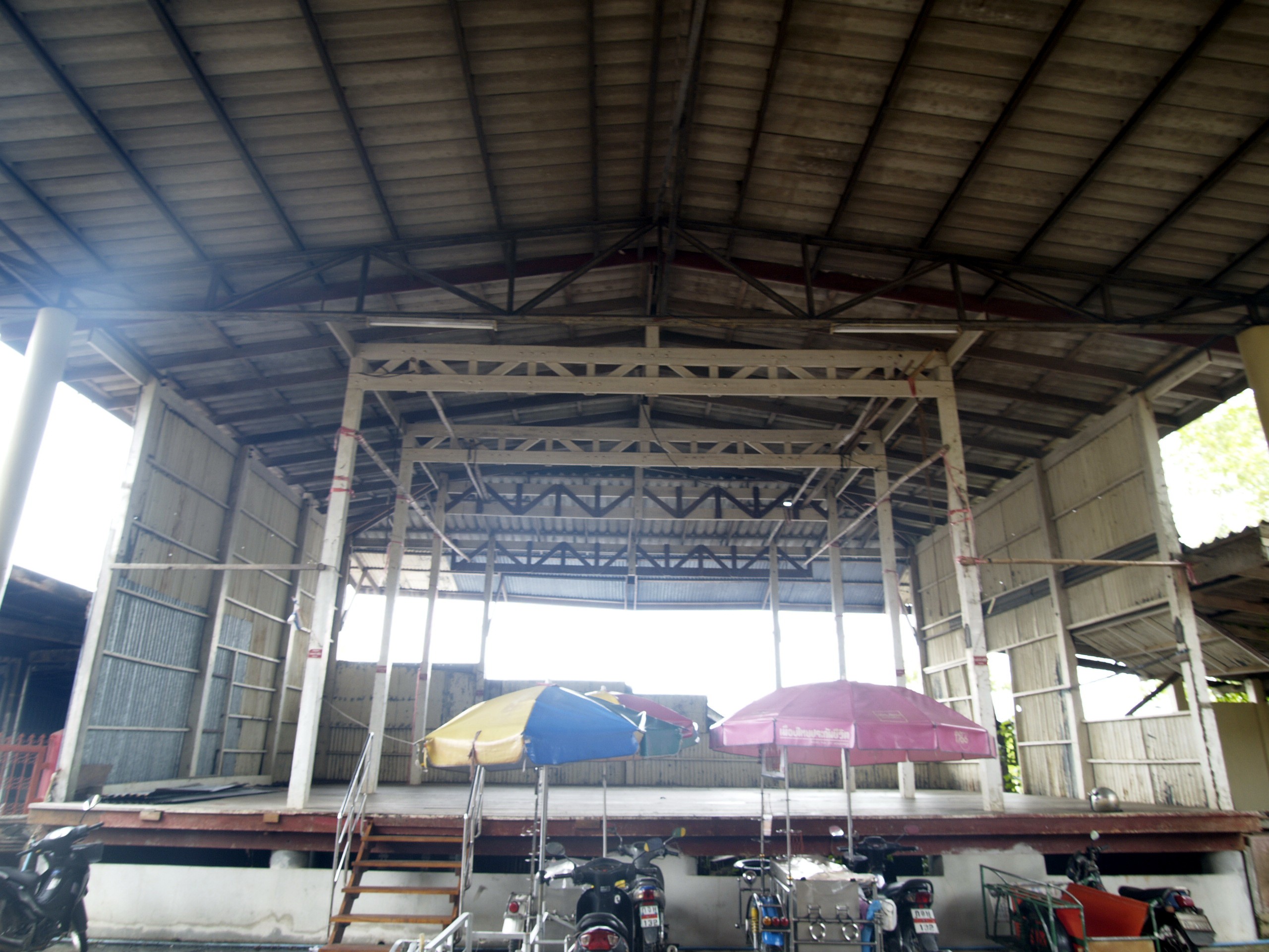 โรงงิ้วเก่าศาลเจ้าพ่อปู่คุ้มศักดิ์สิทธิ์