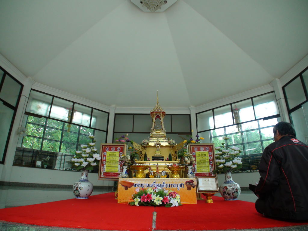 หลวงตามหาบัว